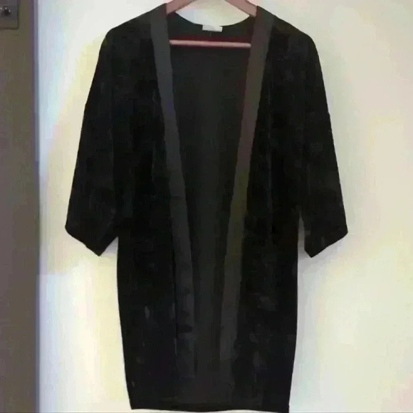 🌴2/$25🌴NOISY MAY | Black Velour Elbow Length  Sleeve Cardigan Size XSmall - Picture 1 of 4